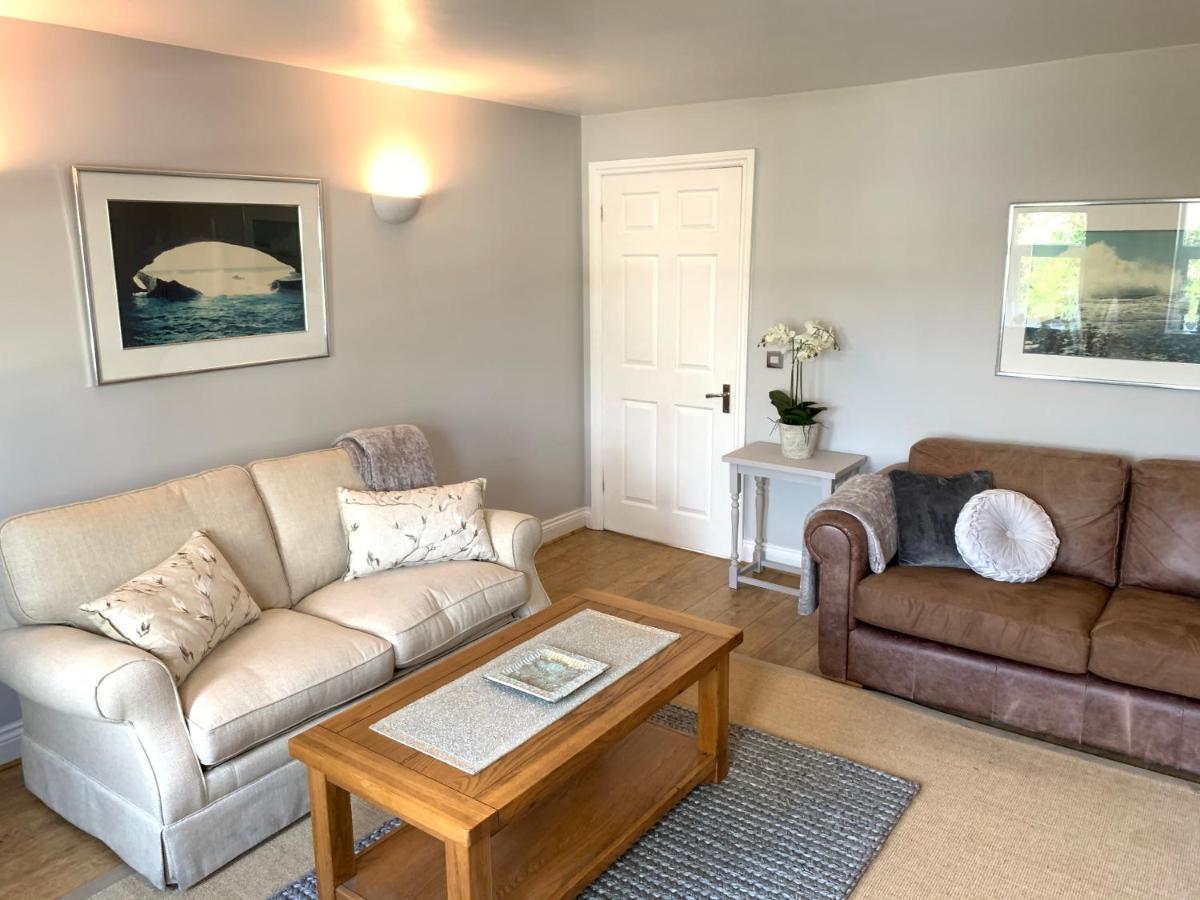 Spacious 2 Bed Apartment With Off Street Parking Bath Eksteriør bilde