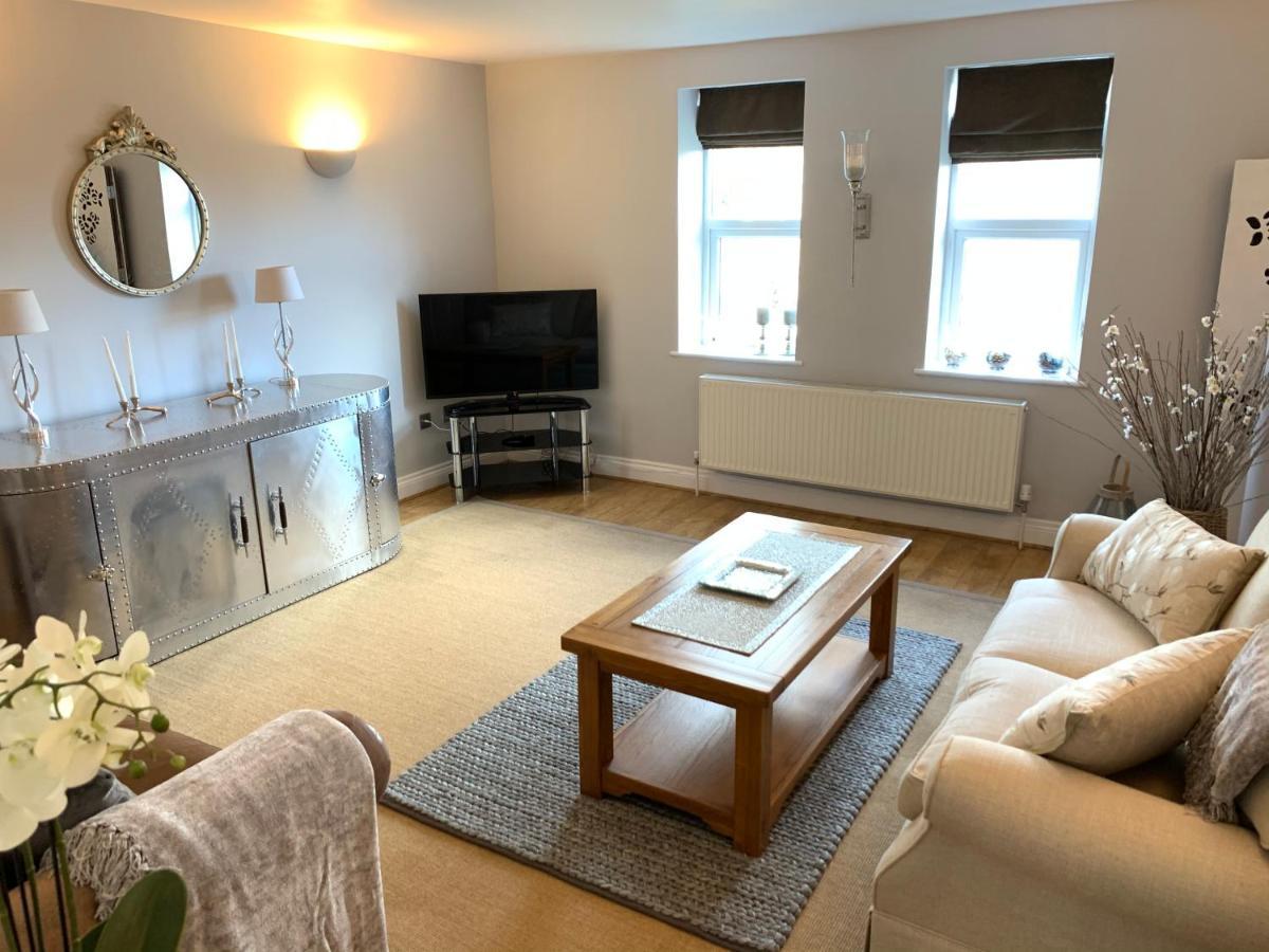 Spacious 2 Bed Apartment With Off Street Parking Bath Eksteriør bilde