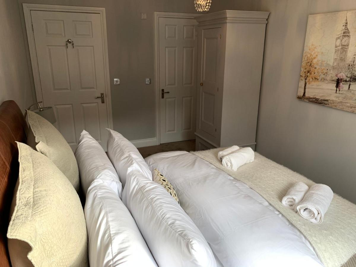 Spacious 2 Bed Apartment With Off Street Parking Bath Eksteriør bilde