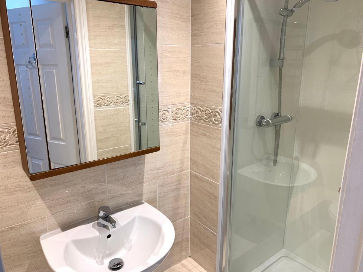 Spacious 2 Bed Apartment With Off Street Parking Bath Eksteriør bilde